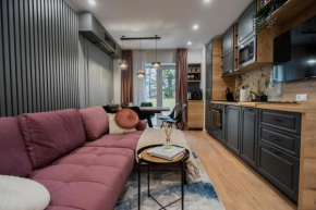 Urban Pearl - Old Town - Unique 4BR/3BA Apartment